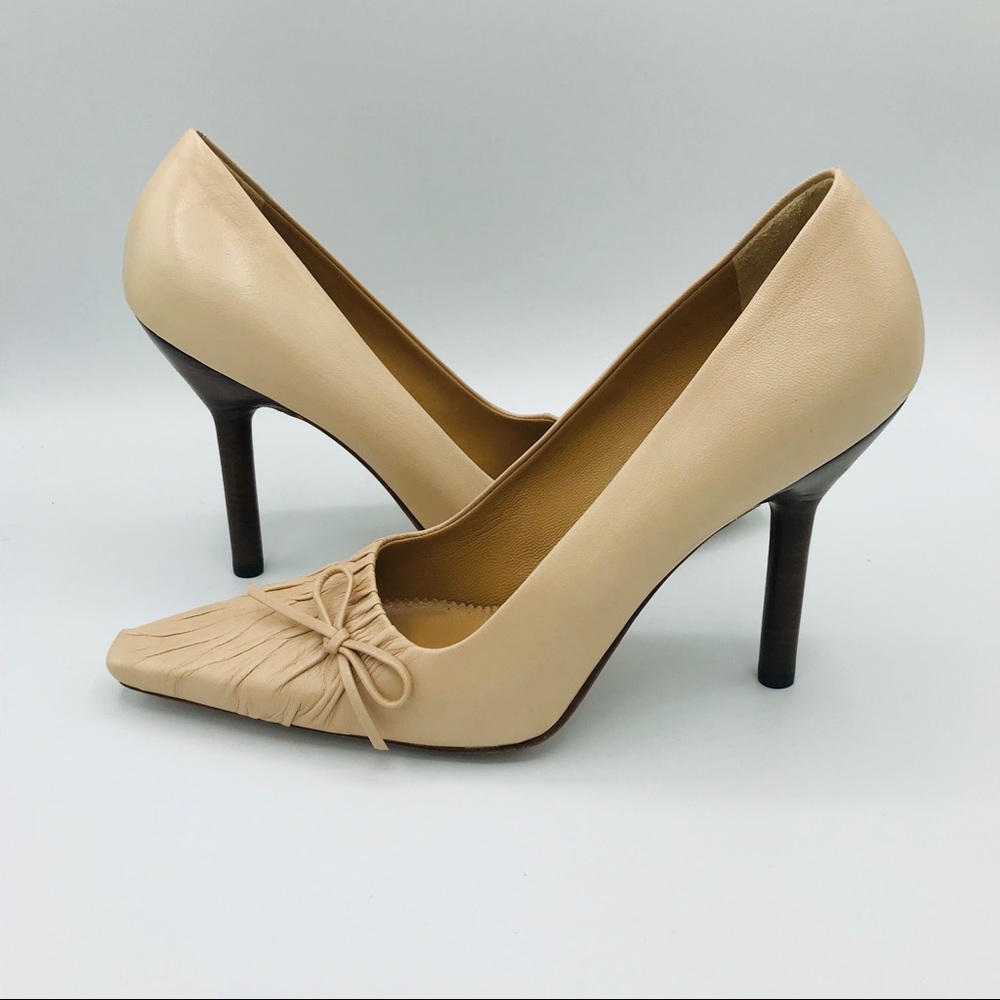 Gucci Beige Leather Pointed Toe Heels with Bow Detail